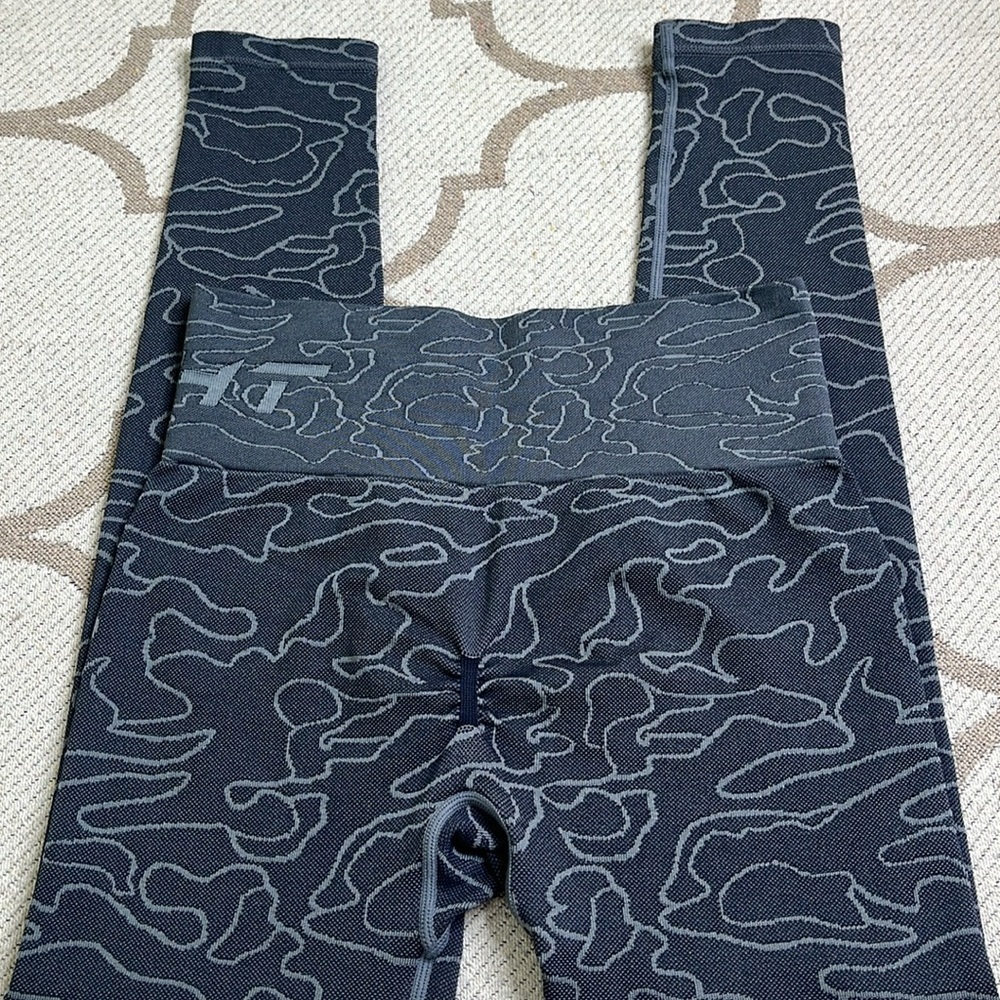 Echt Arise Camo Leggings, size medium - Picture 4 of 14